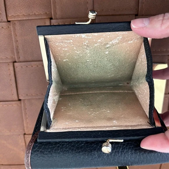 Vintage Dooney & Bourke Pebbled Leather Black and Tan Wallet Kiss Lock - Picture 10 of 11